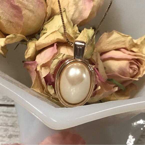 CLEARANCE 🔥 Avon Necklace - Picture 5 of 8